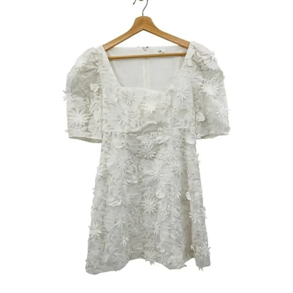 LPA M‎ Revolve white 3D floral Tersa mini dress - Picture 3 of 8